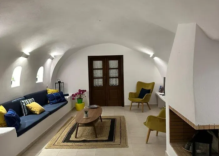 Anedosa Cave House *